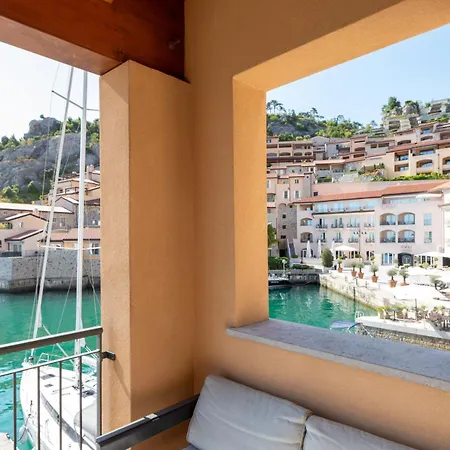 Апартаменты Portopiccolo Avolare In Borgo Систиана